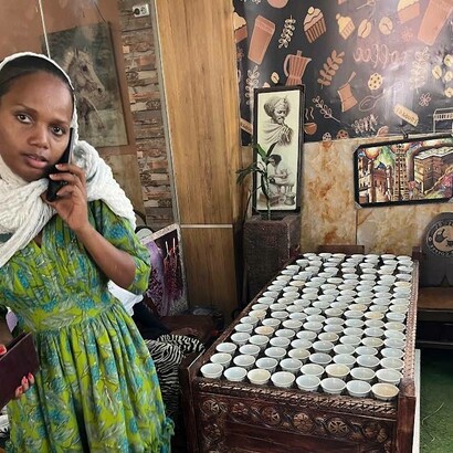 Il rito del caffè, Addis Addeba, capitale dell'Etiopia, Africa