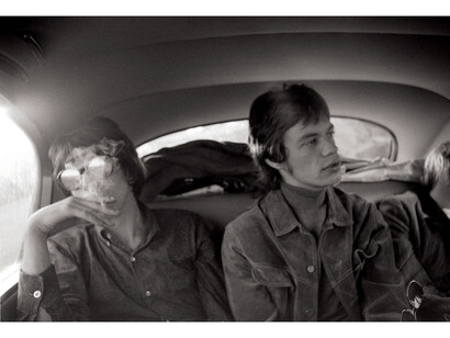 Keith and Mick in the backseat of a limousine in London in 1967, courtesy of Proud Galleries
© Michael Cooper