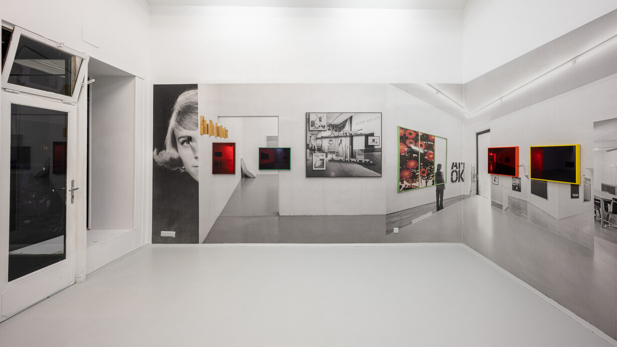 Jonathan Monk, Installation view Lights off, after hours, in the dark lights off, after hours, in the dark and exhibit model eight at Koenig2 by_robbygreif, Vienna 2022. Courtesy of Lower Belvedere