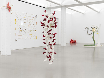 Gabriel Rico, A finger pointing to the moon, exhibition view. Courtesy of Perrotin Gallery