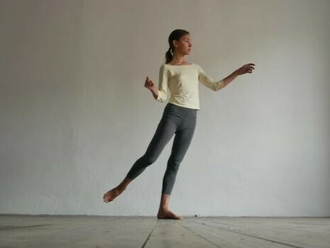 Linea Umana performance museale di Stefania Tansini