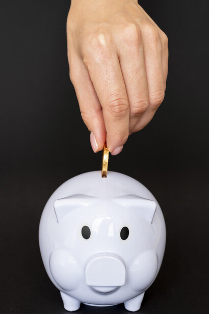 Construir un fondo de emergencias y eliminar deudas permite estabilizar las finanzas y evitar que imprevistos o intereses se coman el esfuerzo mensual