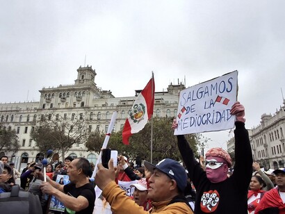 Sin embargo, a pesar de algunos resultados que son una alerta clara para el trabajo que hay que seguir realizando en los diferentes grupos etarios, 68% de las personas encuestadas — lo que incluye a la mayoría de los hombres (62%) y un 74% de las mujeres — afirma que alcanzar la igualdad de género es algo importante a nivel personal. Protestas de la Generación Z, 2025. Perú