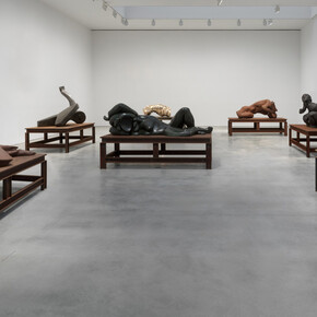 Thomas Schütte, Major sculptures, exhibition view. Courtesy of Gagosian