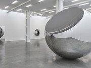 Anish Kapoor, Newborn, 2019. Stainless steel, 300 x 300 x 300 cm. Photograph: Mark Waldhauser ©Anish Kapoor. All Rights Reserved SIAE, 2023. Courtesy of Fondazione Palazzo Strozzi
