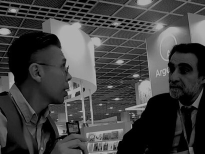 César Rosales durante su entrevista con Oche Califa