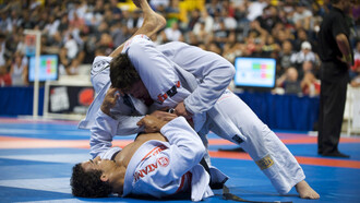 Atletas em campeonato brasileiro de artes marciais