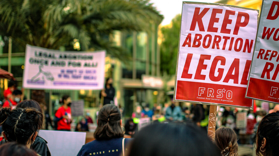 Manifestação a favor do aborto. Hoje decidi escrever sobre a Despenalização do Aborto, que tem incendiado a opinião pública não só em Portugal, mas também por esse mundo fora