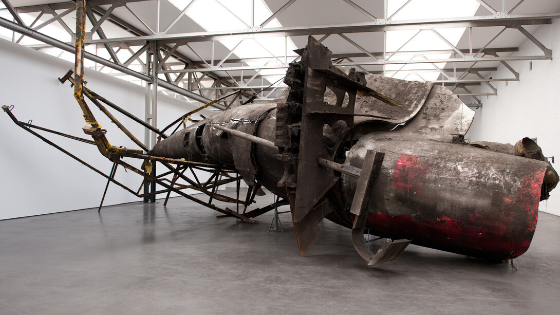 What the fuck... (Maison Rouge piece), 2010, veduta dell’installazione presso De Pont Museum, Tilburg (Paesi Bassi) © Dirk Pauwels