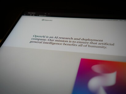 ChatGPT. Si basa sulla probabilità che dopo una parola ci sia un’altra parola, dopo una frase ci sia un’altra frase, dopo una domanda ci sia una risposta