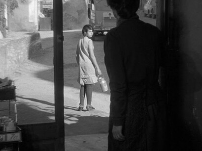 Scena del film tratto dal romanzo "La nuova storia di Mouchette" (1937) di Georges Bernanos, che aveva ripreso un personaggio di "Sotto il sole di Satana" (1926) (1926)