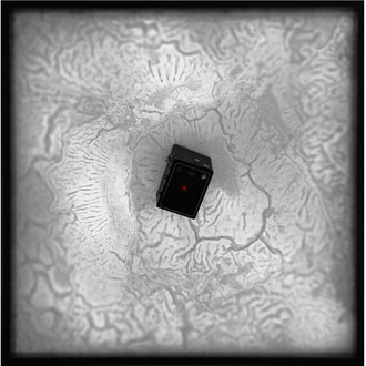 Géraldine Cario, Memory Box III, 72 cm x 72 cm (28,3 inches x 28,3 inches), Bois, résine, paraffine, appareil, photo-leds, 2013