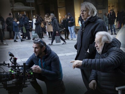 Pupi Avati durante le riprese di un film