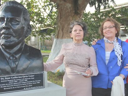 Gathered in front of the monument to Dr. Juan Guillermo Ortiz Güier, individuals strike a pose, honoring the legacy of the esteemed healthcare visionary, Costa Rica