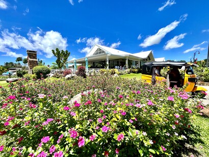 Beautiful garden landscape at Mango Ranch, Valencia © Alma Reyes
