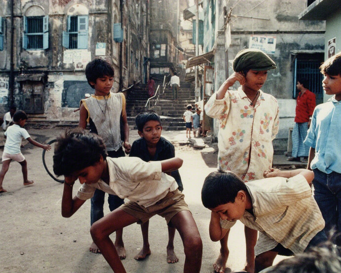 Raghubir Singh, Playing 'Punishment', a marble game, Bombay, 1991, Chromogenic print
Photograph copyright © 2017 Succession Raghubir Singh,  Courtesy Howard Greenberg Gallery
