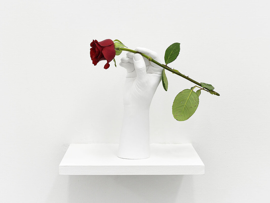 Ethan Cook,
Study for Large Hand, 2015,
forton, acrylic paint,
Shelf 24 x 30 cm,
Hand 24 x 7.5 x 6 cm
