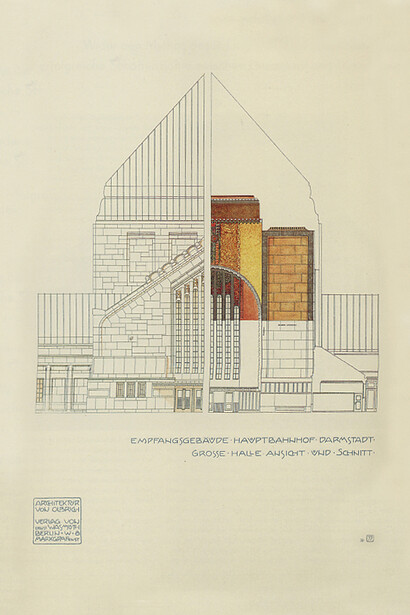 Joseph Maria Olbrich, Ansicht und Schnitt des Empfangsgebäudes, Hauptbahnhof Darmstadt, große Halle, 1907. Mehrfarbiger Lichtdruck, 46 x 30,5 cm. Städtische Kunstsammlung Darmstadt, Institut Mathildenhöhe, Darmstadt.