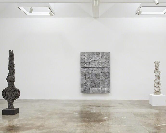 Sculpture 1958-1964, Exhibition view. Courtesy of Kayne Griffin Corcoran