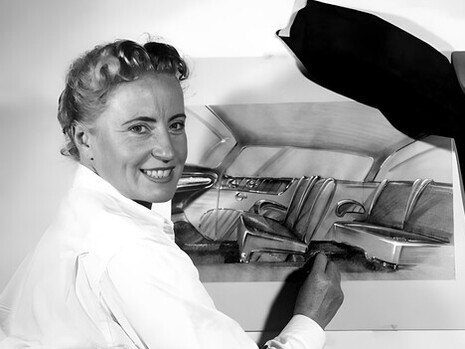 Helene Rother con uno de sus diseños de  interiores de automóviles,  1950. EEUU