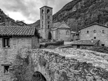 Era su primer entierro. Extraño, teniendo en cuenta la media de edad del pueblo