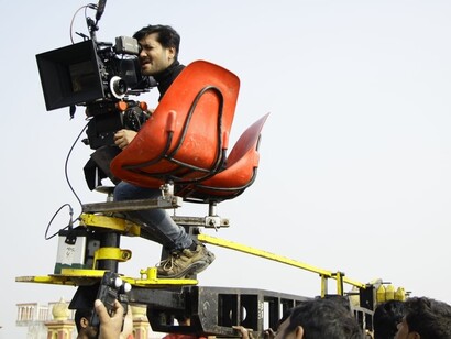 Arindam Bhattacharjee ha studiato Film Studies alla Jadavpur University e si è formato in cinematografia al Film and Television Institute of India (FTII) di Pune