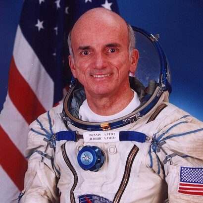 Dennis Tito, primer turista espacial, en 2001 pagó 20 millones de dólares para permanecer nueve días a bordo de la Estación Espacial Internacional