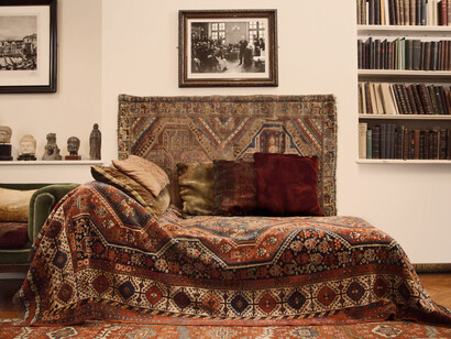 El famoso diván de Sigmund Freud en su consultorio en Londres, Reino Unido