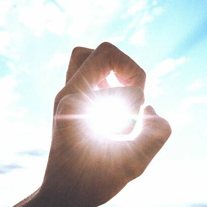 El Sol cabe en una mano