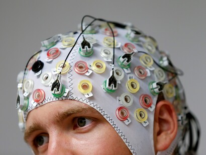 Sensores para detectar la actividad cerebral de una persona