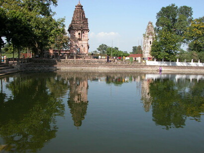 The old capital of the Chattisgarh state, Ratanpur, is situated approximately 25 km away from Bilaspur