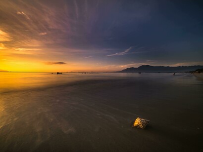 Spiaggia. Viaggio solitario: una riflessione sulla solitudine e il desiderio di libertà