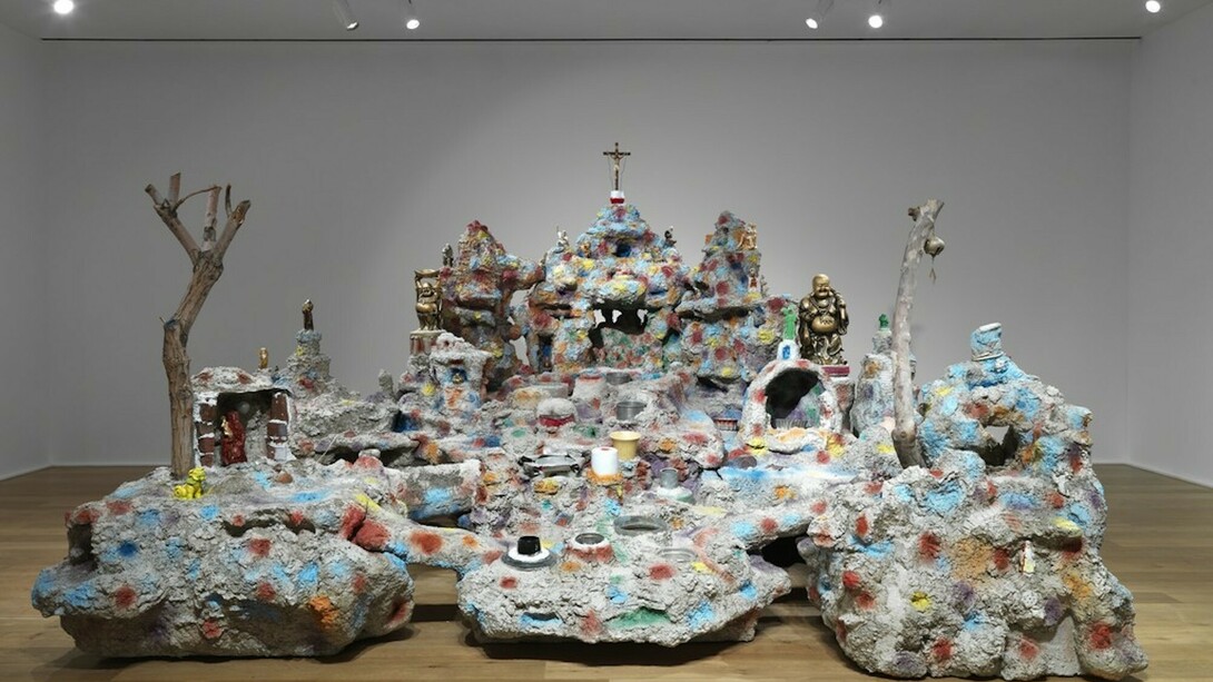 Mike Kelley. Framed and Frame, Exhibition view. Courtesy of Hauser & Wirth