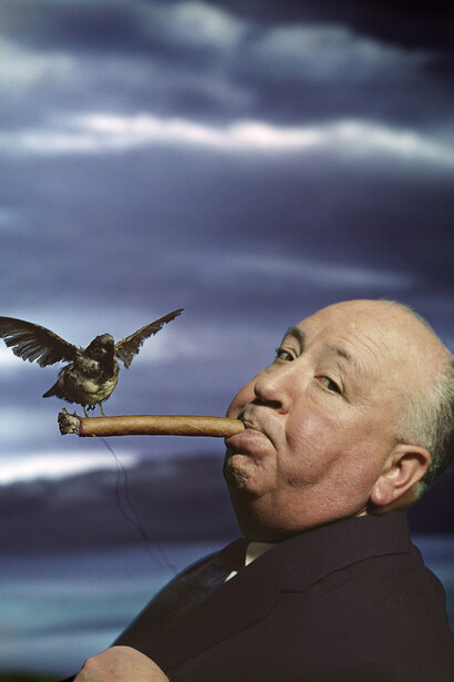 Philippe Halsman, Portrait d’Alfred Hitchcock pour la promotion du film Les Oiseaux, 1962, Musée de l’Elysée. © 2015 Philippe Halsman Archive / Magnum Photos
