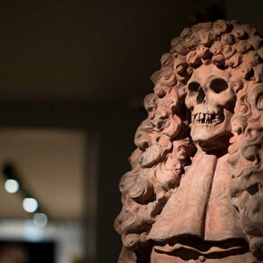 Anonymous, Vanitas wig in bust. Exhibition view at Colnaghi