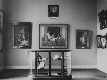 Sala Almeida Júnior: Museu Paulista, cerca de 1939. Fotografia pertencente ao Arquivo do Museu Paulista da Universidade de São Paulo. Almeida Júnior (1850–1899), nascido em Itu, São Paulo, atuou já no final do período imperial, mas merece destaque. Ele trouxe para a pintura brasileira uma abordagem mais realista e próxima do cotidiano
