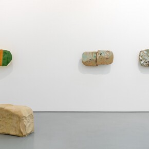 Liz Larner, Exhibition view. Courtesy of Galerie Max Hetzler