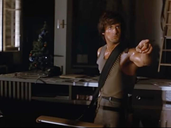 Silvester Stallone è Rambo in una scena del film "First Blood" (1982) diretto da Ted Kotcheff