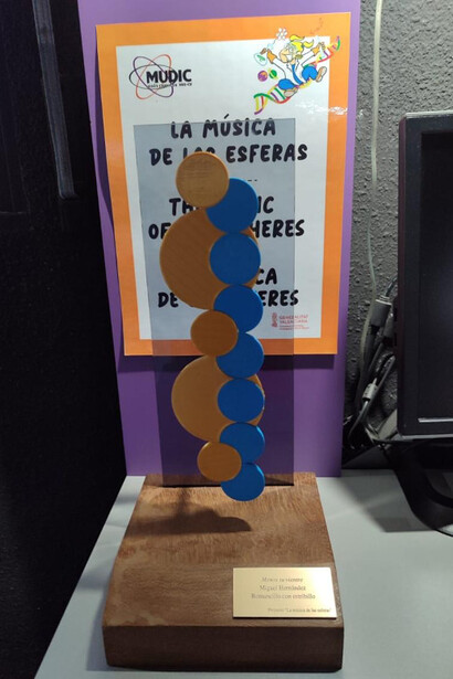 Figura del poema de Miguel Hernández “Menos tu vientre” en el MUDIC, Orihuela, España