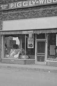 The Piggly Wiggly store in Crossville Tennessee in 1939, USA