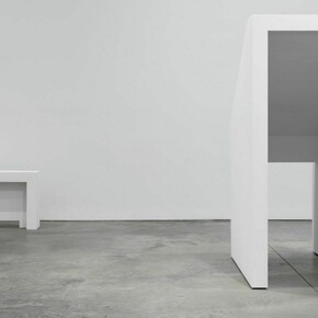 Jacob Kassay, Installation view: H-L, 2016. Courtesy of 303 Gallery 