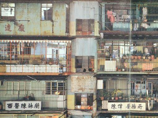 Ciudad de Kowloon: en 1993, luego de varios intentos de desalojo progresivo durante cuatro años, la ciudad fue demolida