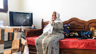 Mehrezia, de 86 años, se queda ahora con una de sus hijas. Solo quiere una cosa, recuperar su autonomía