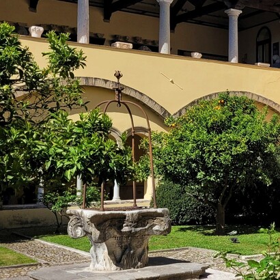 Interno del Chiostro del complesso monastico di Santa Sofia. Benevento, Italia