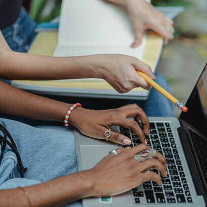 Usar a IA como suporte no aprendizado ajuda os estudantes a expandirem a compreensão e desenvolverem autonomia nos estudos