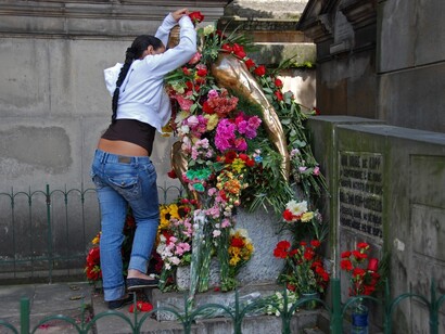Tumba de Leo Kopp, fundador de la marca de cerveza Bavaria, en el Cementerio Central de Bogotá, Colombia