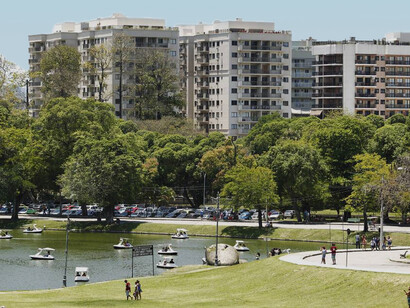 Lagoa no complexo de lazer do bairro São Cristóvão, Rio de Janeiro, Brasil