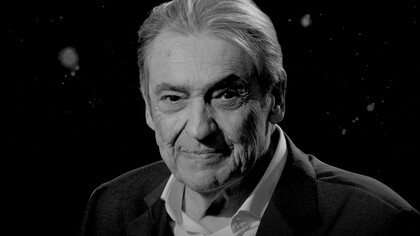 «Me llevaré conmigo otra imagen de Pedro,/ la del indio dormido debajo del sombrero/ esa va en la maleta en algún cenicero:/ la que va en mi conciencia,/ lleva a Pedro ¡despierto!»
