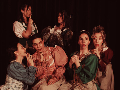 Las villanas y la Infanta en 'El villano en su rincón' estrenada en la Asociación Humboldt en Caracas, Venezuela