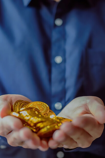 A man gripping a handful of coins serves as a visual metaphor for the deep-rooted issue of corruption, encapsulating the connection between individuals and the allure of illicit financial gains